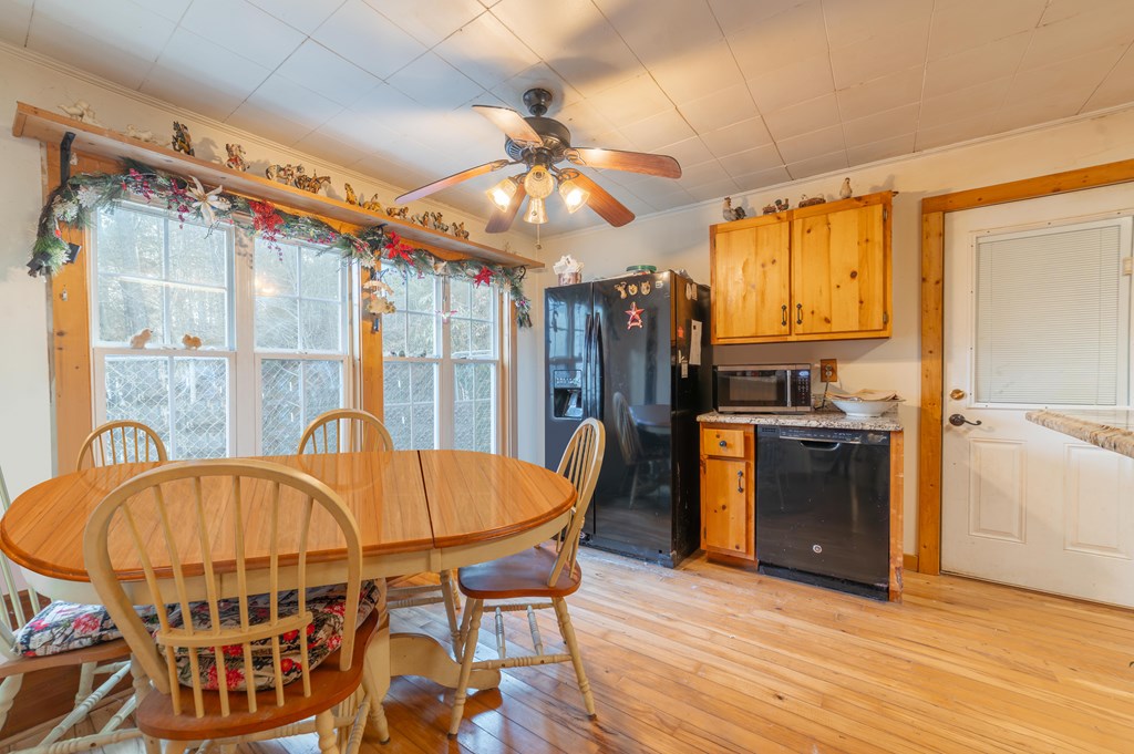 133 TJ Lane Murphy, NC 28906 - Photo 7 of 23 a kitchen with stainless steel appliances a table and chairs