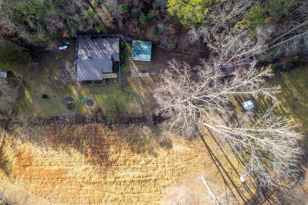 133 TJ Lane Murphy, NC 28906 - Photo 9 of 23 a backyard of a house with table and chairs