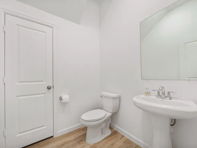 $2,200 | 674 Royal Arch Drive, Conroe, TX 77304