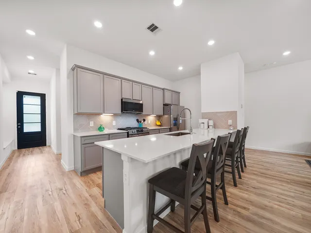 $2,200 | 674 Royal Arch Drive, Conroe, TX 77304