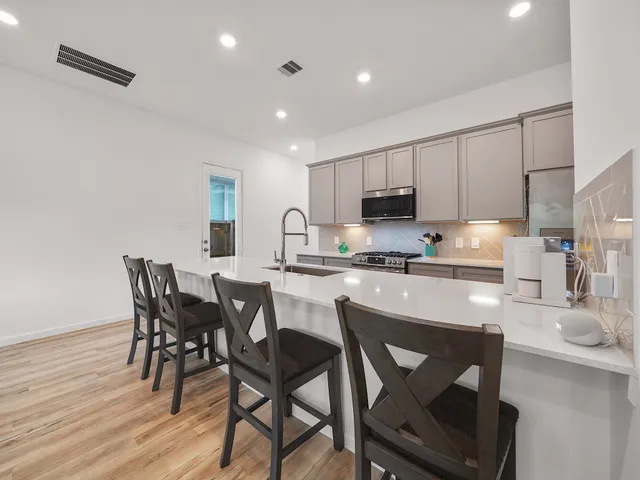 $2,200 | 674 Royal Arch Drive, Conroe, TX 77304