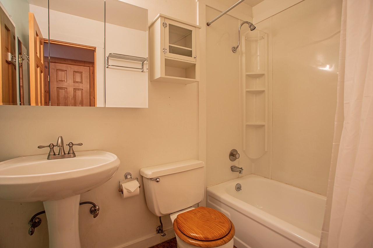 10431 Golden Pine Road Truckee, CA 96161 - Photo 16 of 21 Gallery Image 16