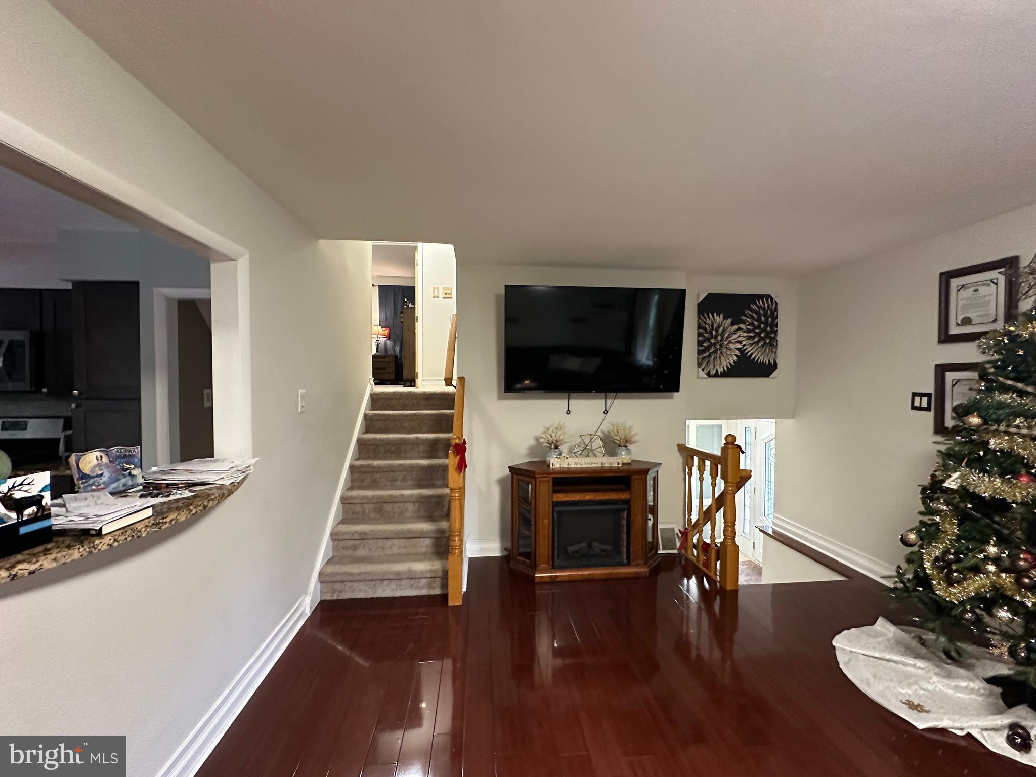 637 Charette Road Philadelphia, PA 19115 - Photo 4 of 21