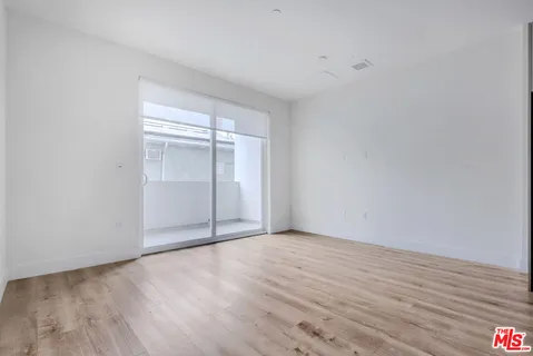 $2,650 | 5657 Virginia Avenue, Unit 202, Los Angeles, CA 90038
