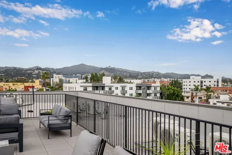 $2,650 | 5657 Virginia Avenue, Unit 202, Los Angeles, CA 90038