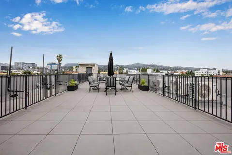 $2,650 | 5657 Virginia Avenue, Unit 202, Los Angeles, CA 90038