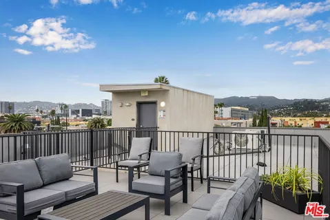 $2,650 | 5657 Virginia Avenue, Unit 202, Los Angeles, CA 90038