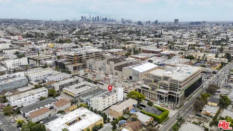 $2,650 | 5657 Virginia Avenue, Unit 202, Los Angeles, CA 90038
