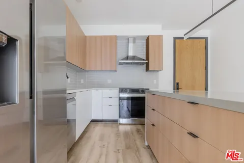 $2,650 | 5657 Virginia Avenue, Unit 202, Los Angeles, CA 90038