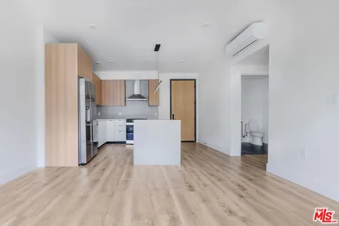 $2,650 | 5657 Virginia Avenue, Unit 202, Los Angeles, CA 90038