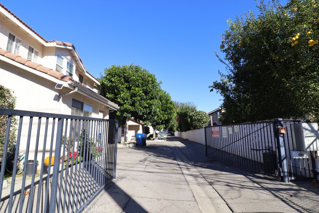 16731 Parthenia Street, Unit 3 Northridge, CA 91343 - Photo 7 of 37