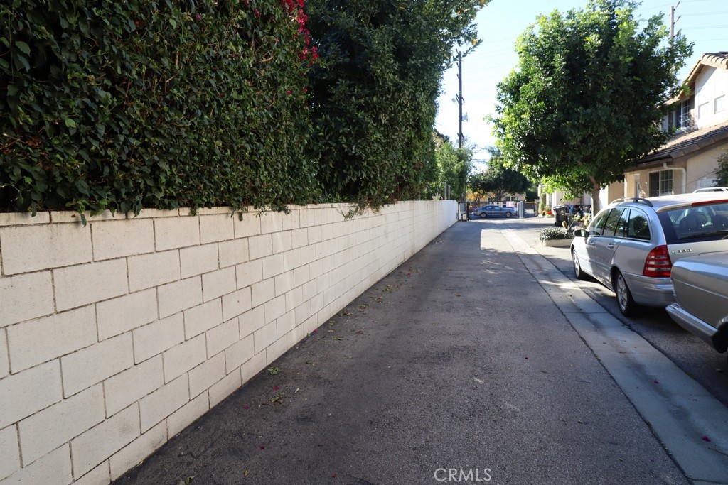 16731 Parthenia Street, Unit 3 Northridge, CA 91343 - Photo 8 of 37