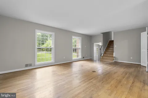 $900,000 | 1585 Kimblewick Road, Potomac, MD 20854