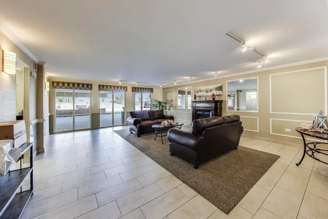 $175,000 | 841 North York Street, Unit 109, Elmhurst, IL 60126