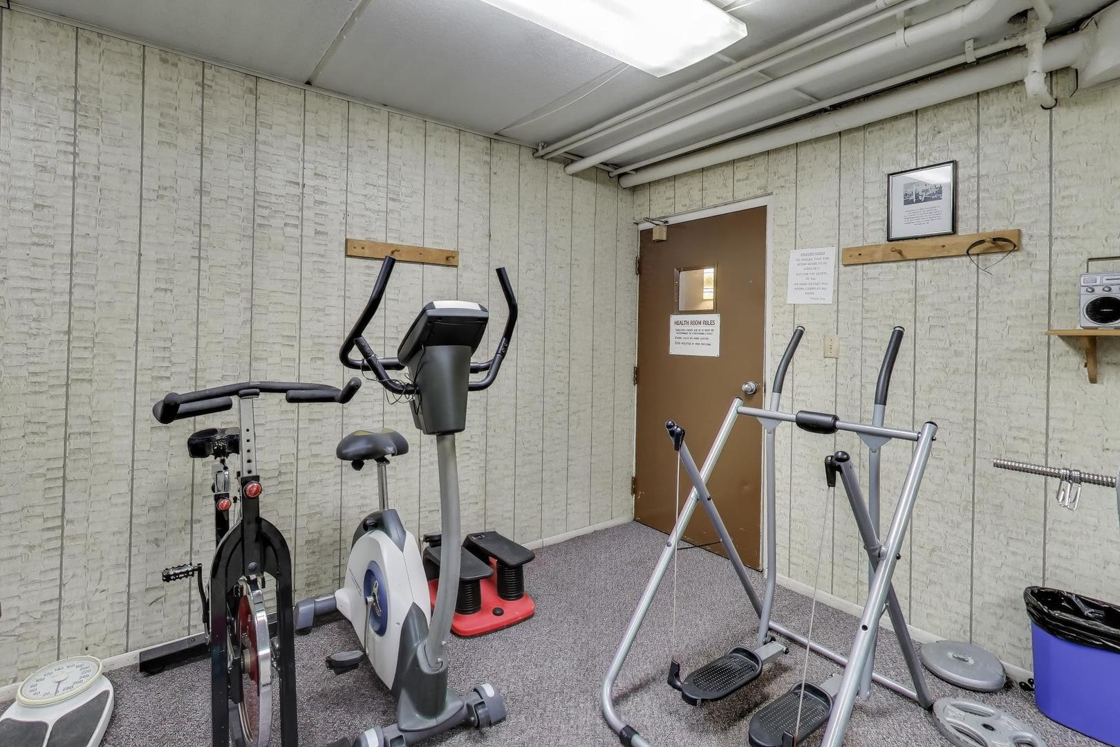 841 North York Street, Unit 109 Elmhurst, IL 60126 - Photo 20 of 34 a view of a room with gym equipment