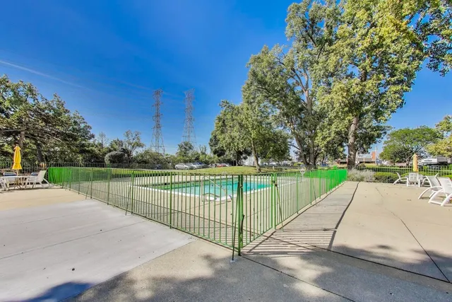 $175,000 | 841 North York Street, Unit 109, Elmhurst, IL 60126