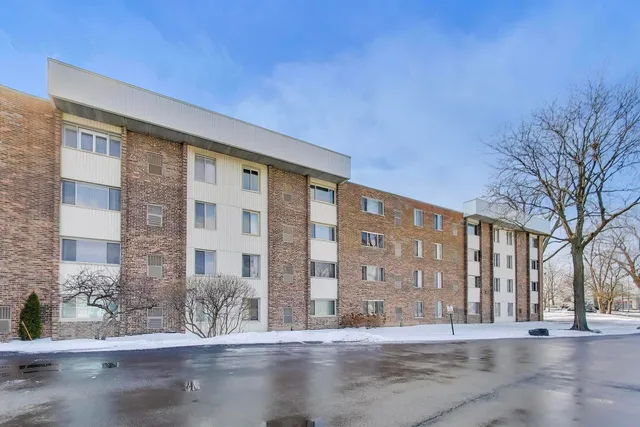 $175,000 | 841 North York Street, Unit 109, Elmhurst, IL 60126