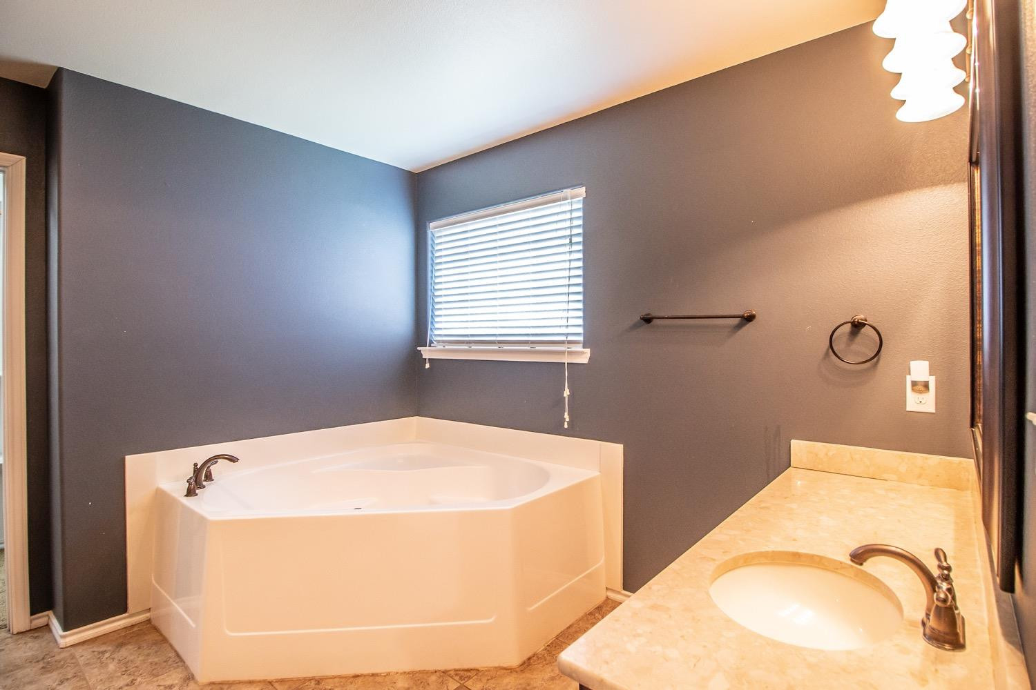 9302 Ridgely Avenue Lubbock, TX 79424 - Photo 11 of 19 Photo 11