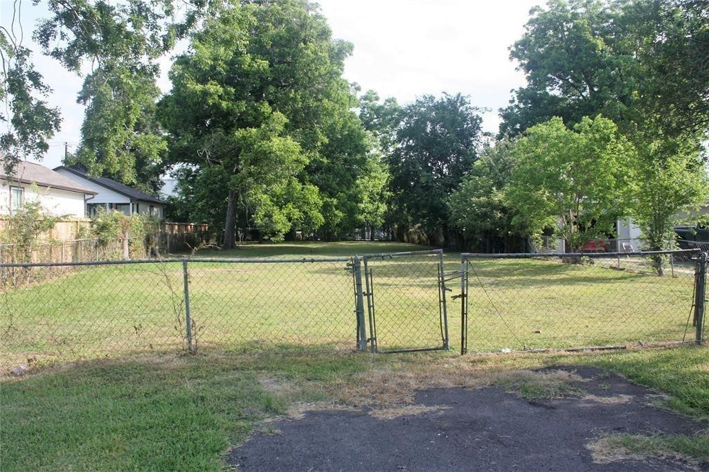 743 Apache Street Houston, TX 77022 - Photo 3 of 5