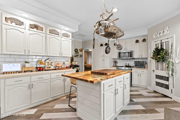 $460,000 | 158 Willow Street, Hubert, NC 28539