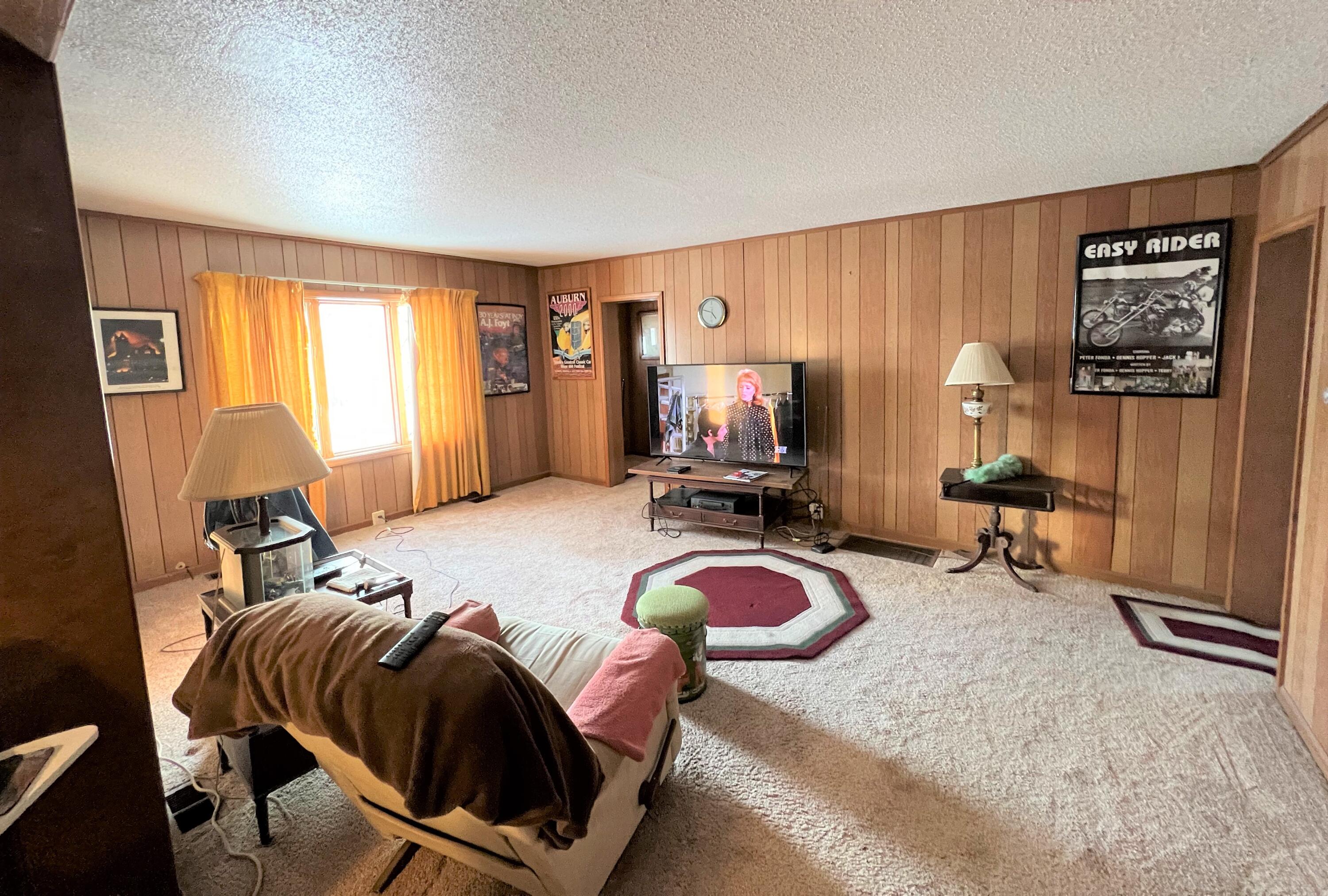 752 East Central Road Coldwater, MI 49036 - Photo 5 of 17 IMG_2912