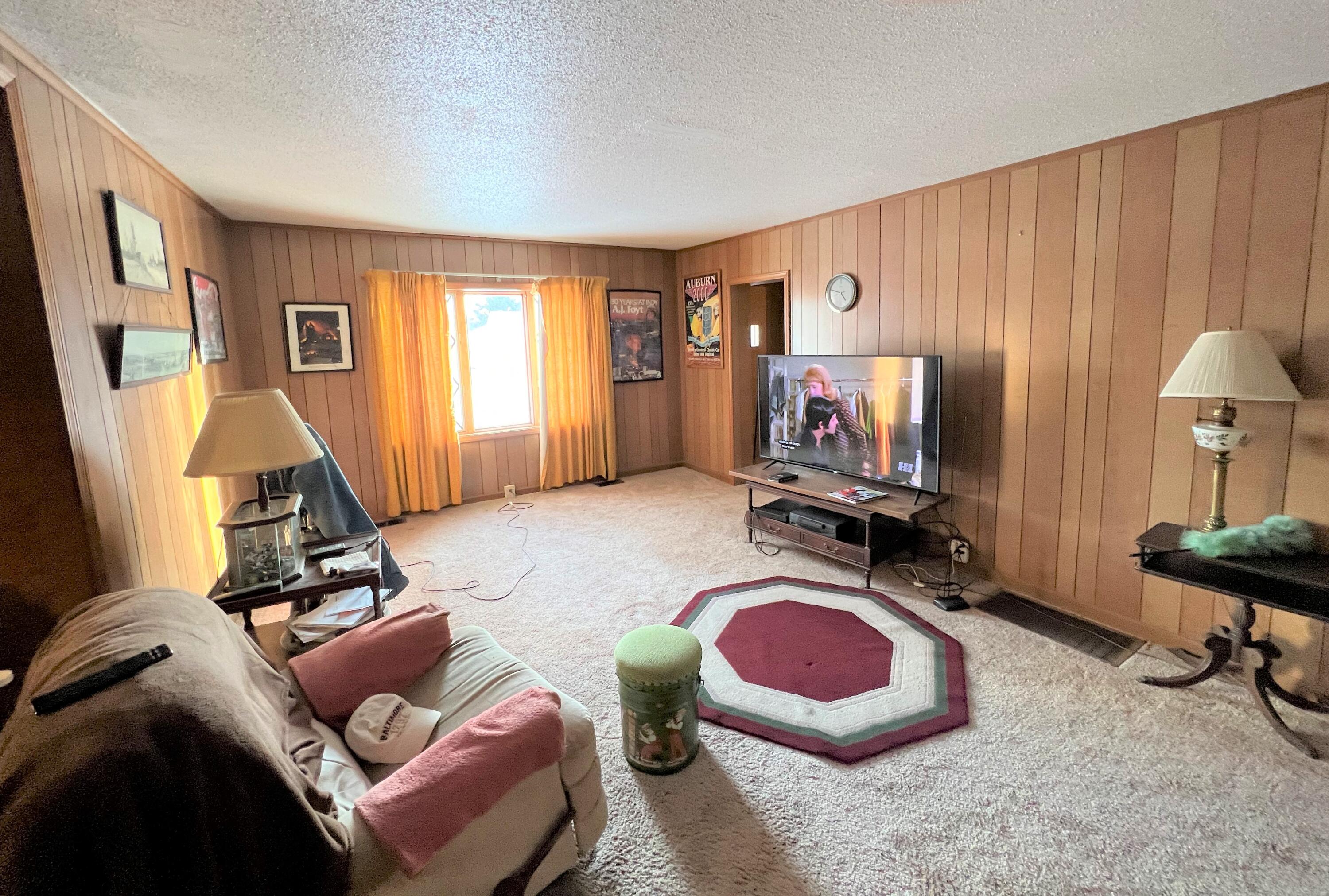 752 East Central Road Coldwater, MI 49036 - Photo 6 of 17 IMG_2913