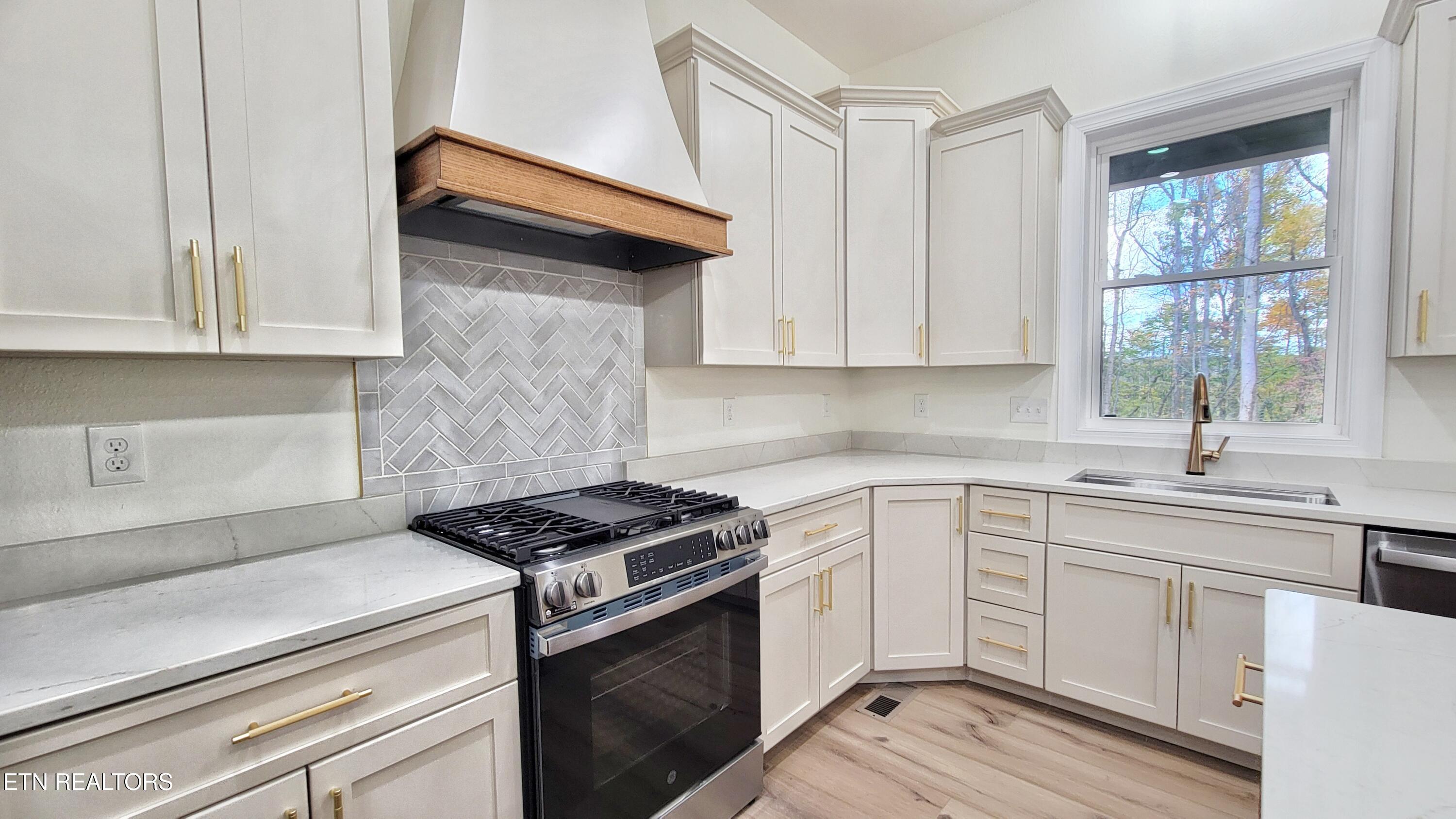 236 Meadowood Road Newport, TN 37821 - Photo 12 of 42 CHEF'S KITCHEN