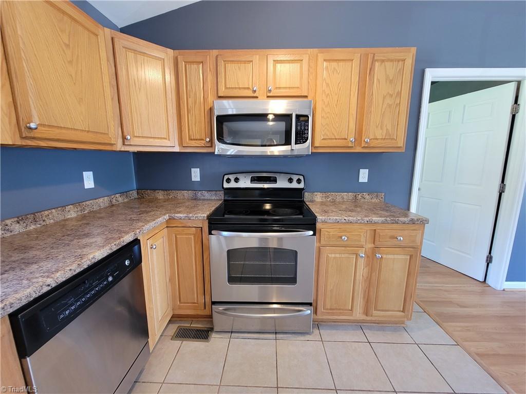 5401 Leighann Road Browns Summit, NC 27214 - Photo 11 of 32 Gallery Image 11