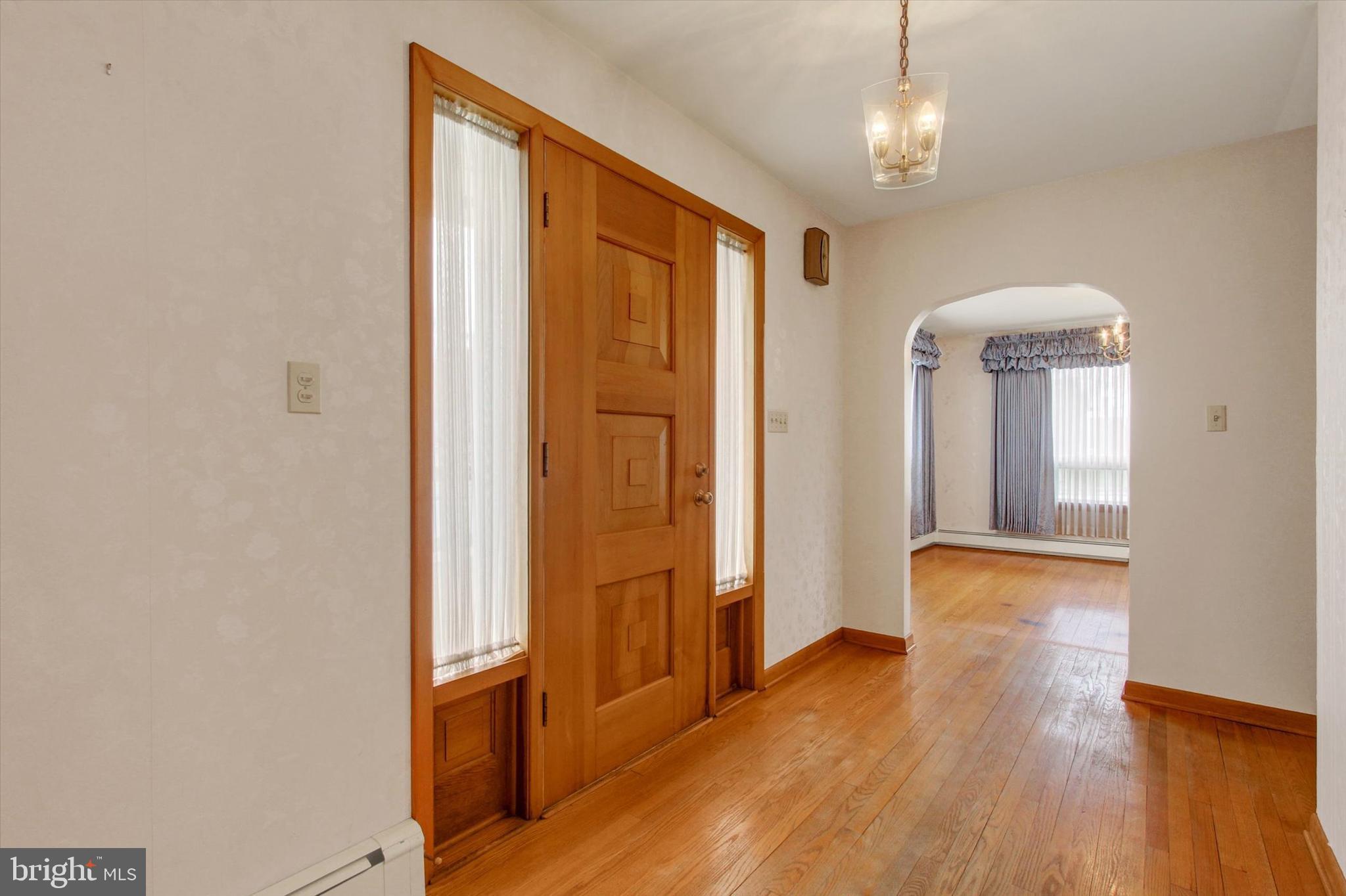 241 Charles Street Hanover, PA 17331 - Photo 4 of 40