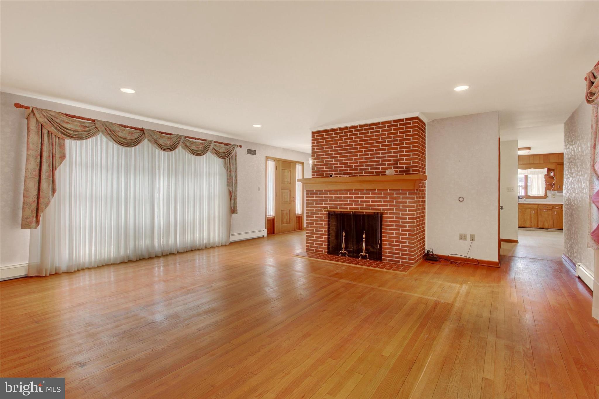 241 Charles Street Hanover, PA 17331 - Photo 7 of 40