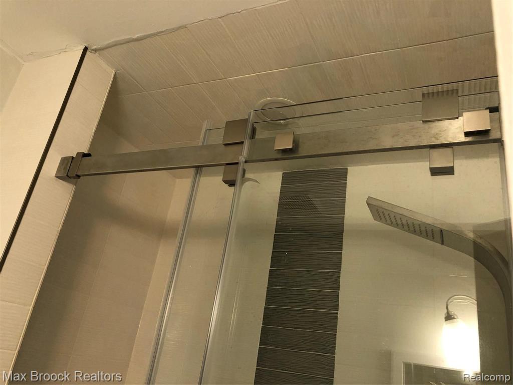 29880 West 12 Mile Road, Unit 812 Farmington, MI 48334 - Photo 9 of 14