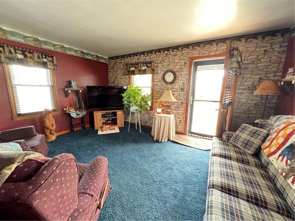 452 Webster Street Rochester, PA 15074 - Photo 11 of 34 Livingroom