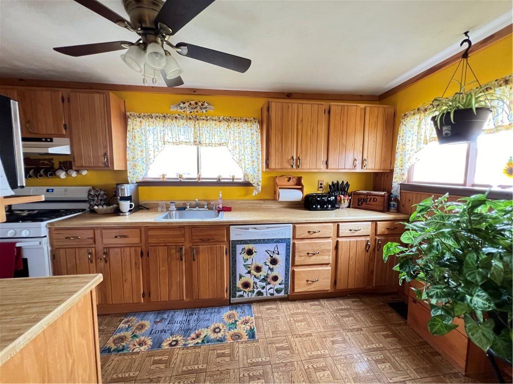 452 Webster Street Rochester, PA 15074 - Photo 16 of 34 Kitchen