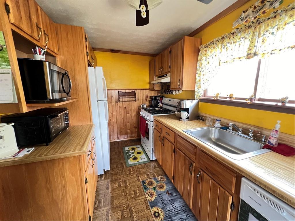 452 Webster Street Rochester, PA 15074 - Photo 17 of 34 Kitchen