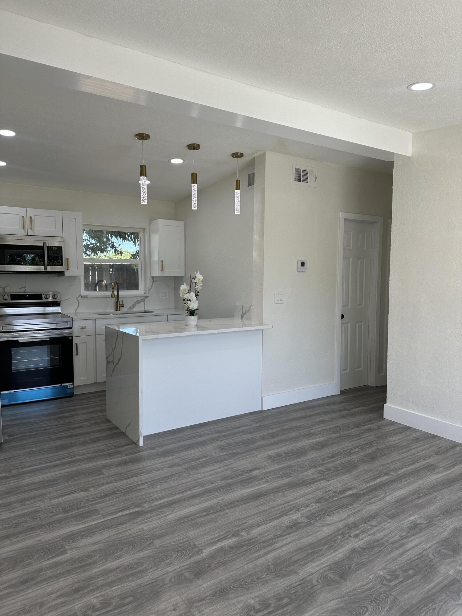 551 Oleander Road Lantana, FL 33462 - Photo 11 of 40 IMG_0208 (1)