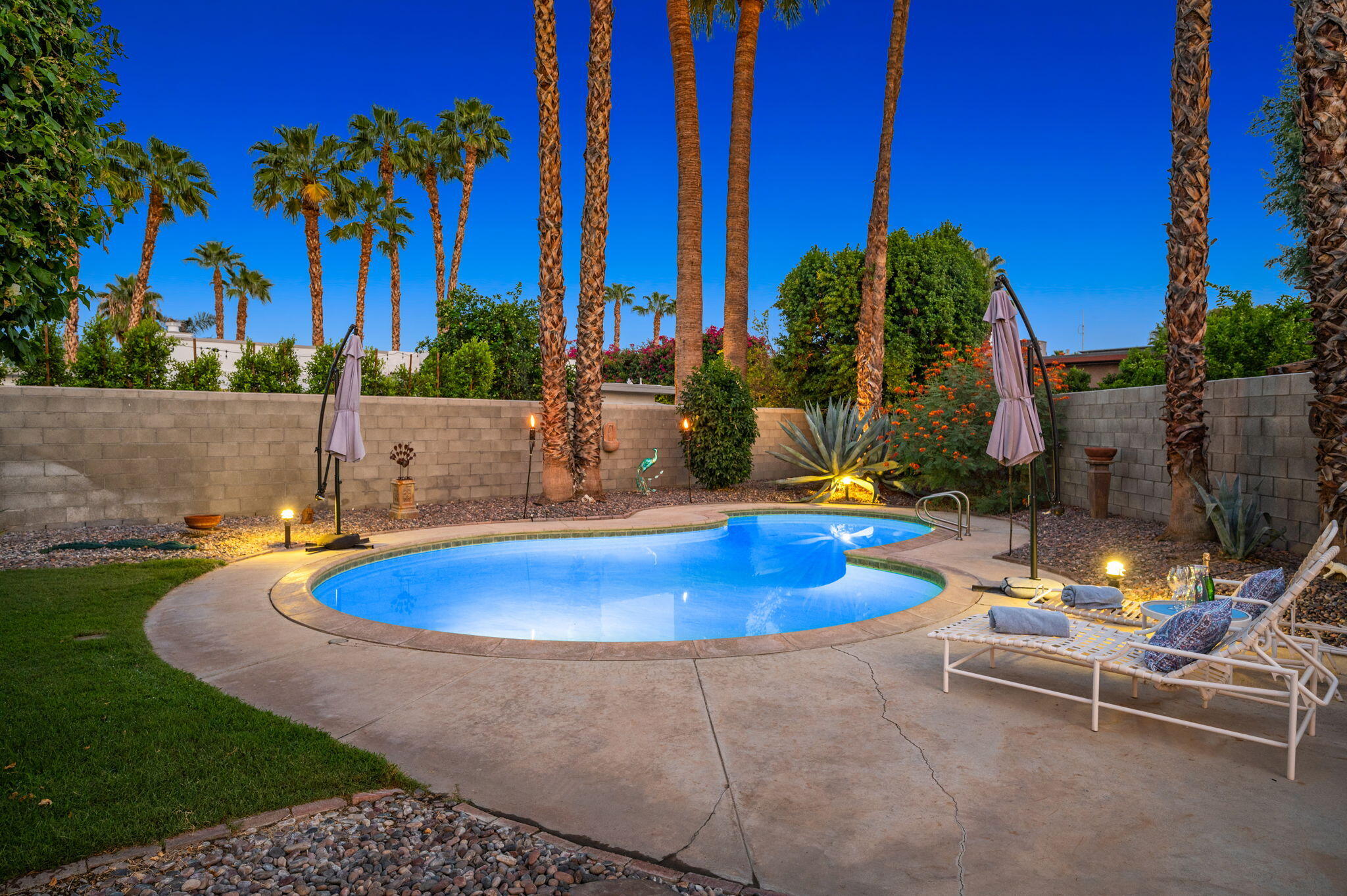 71888 Vista Del Rio Rancho Mirage, CA 92270 - Photo 29 of 36 a view of a swimming pool with a table and chairs