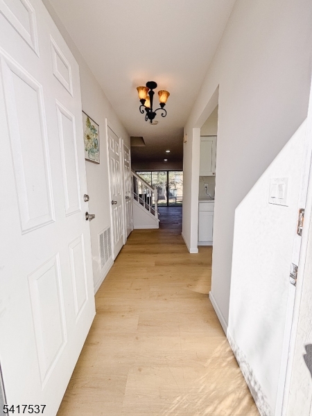 386 Inwood Court Somerset, NJ 08873 - Photo 4 of 34