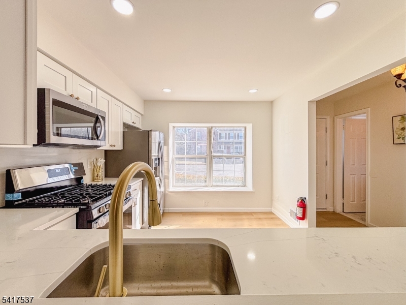 386 Inwood Court Somerset, NJ 08873 - Photo 10 of 34 a kitchen that has a sink and a stove