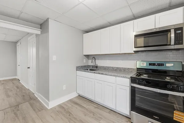 $2,100 | 255 Rodman Street, Unit 4, Fall River, MA 02721
