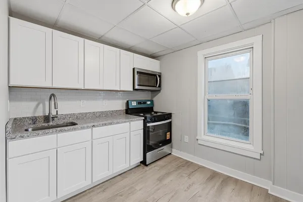 $2,100 | 255 Rodman Street, Unit 4, Fall River, MA 02721