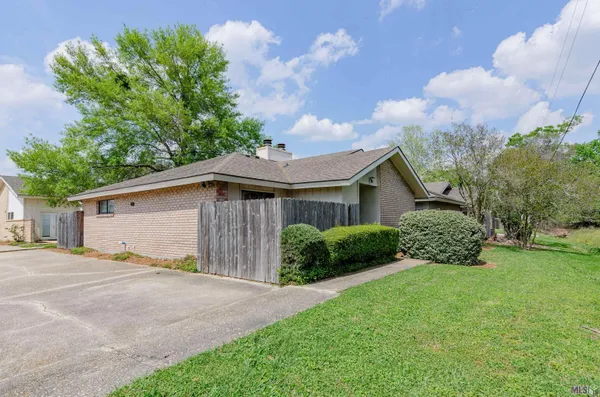 $159,000 | 8119 Summa Avenue, Unit C, Baton Rouge, LA 70809