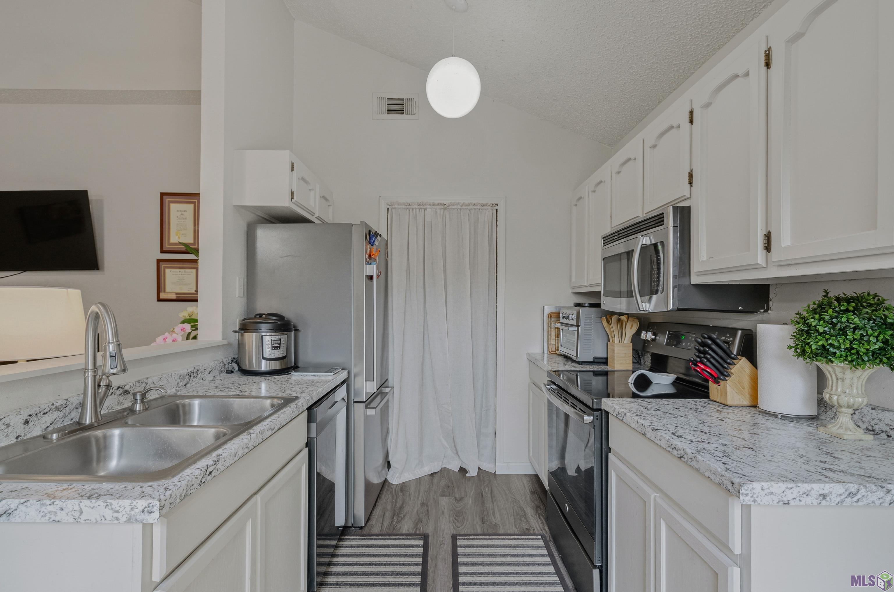 8119 Summa Avenue, Unit C Baton Rouge, LA 70809 - Photo 4 of 13