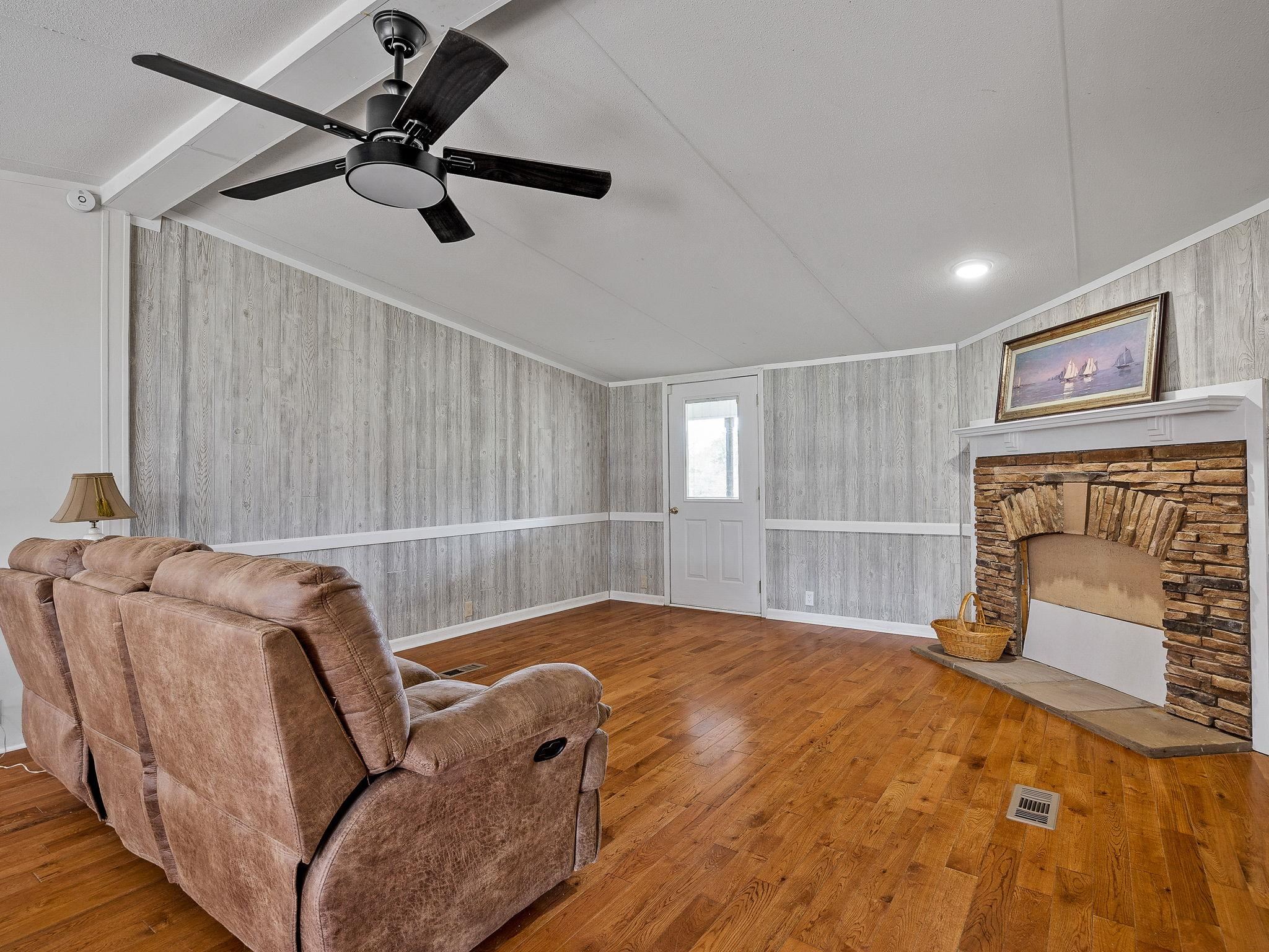 637 Bishop Road Union, SC 29379 - Photo 4 of 32 Gallery Image 4