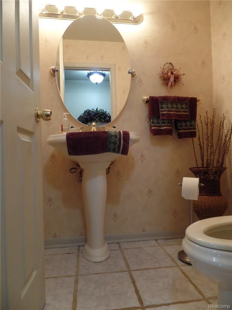 147 North Hayes Road Lapeer, MI 48446 - Photo 39 of 56 SAM_6722.JPG