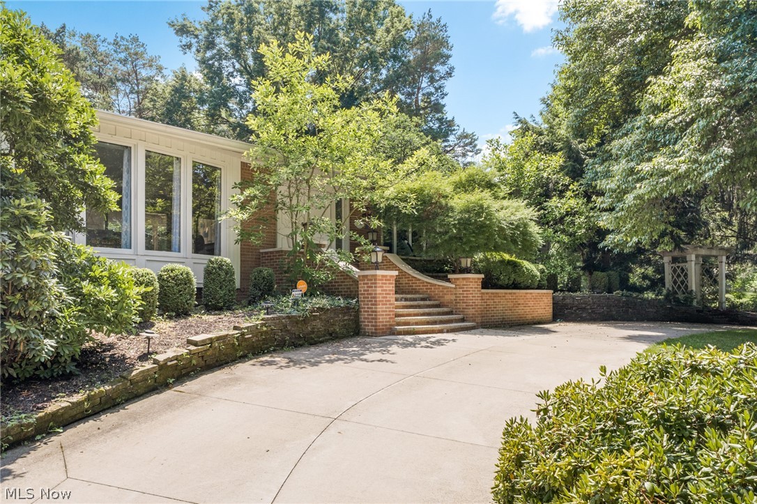 3930 Cardinal Road Akron, OH 44333 - Photo 29 of 34 Circular driveway brings you to the grand entrance.