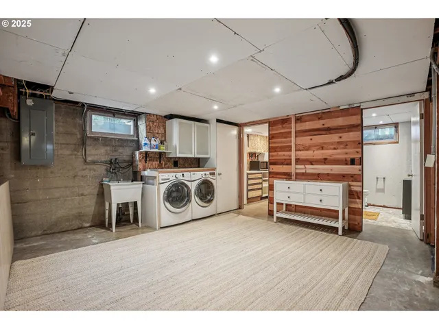 a view of a livingroom with an empty space