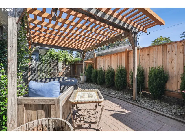 a view of an outdoor space