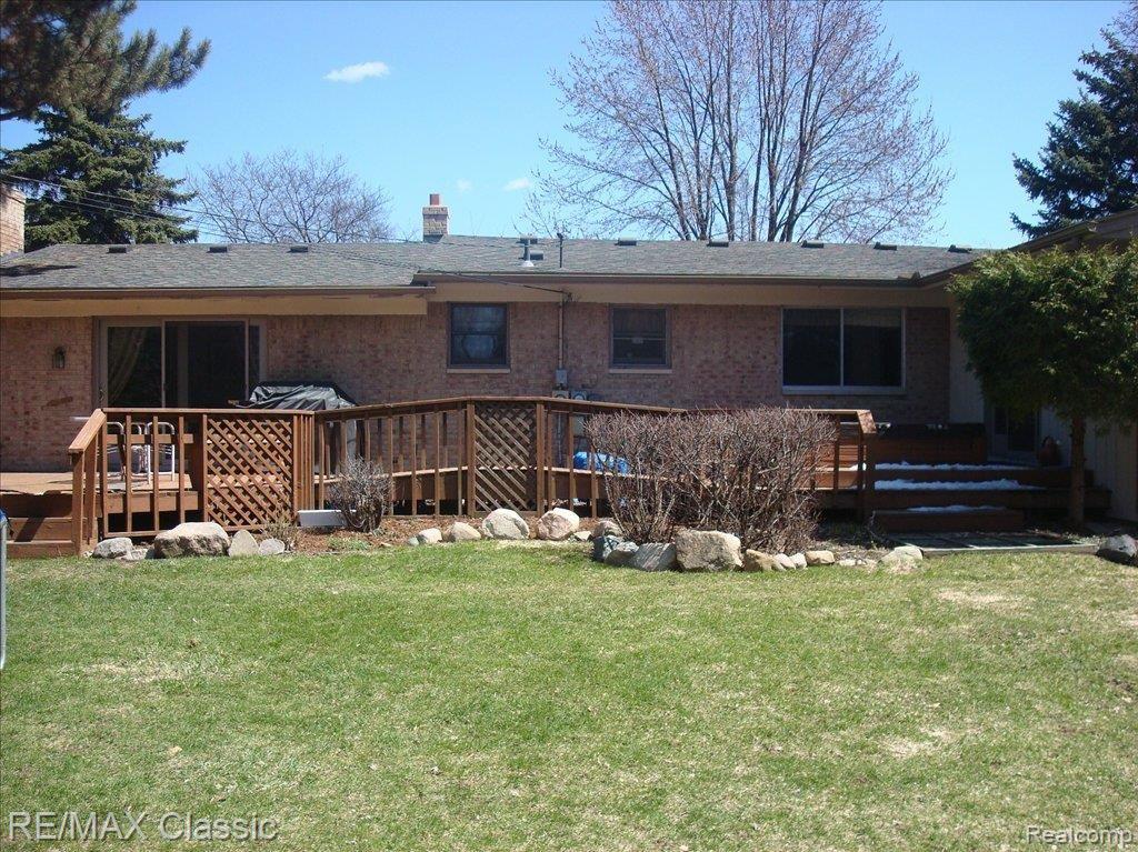 575 Allston Drive Rochester, MI 48309 - Photo 2 of 6 Back of house_002