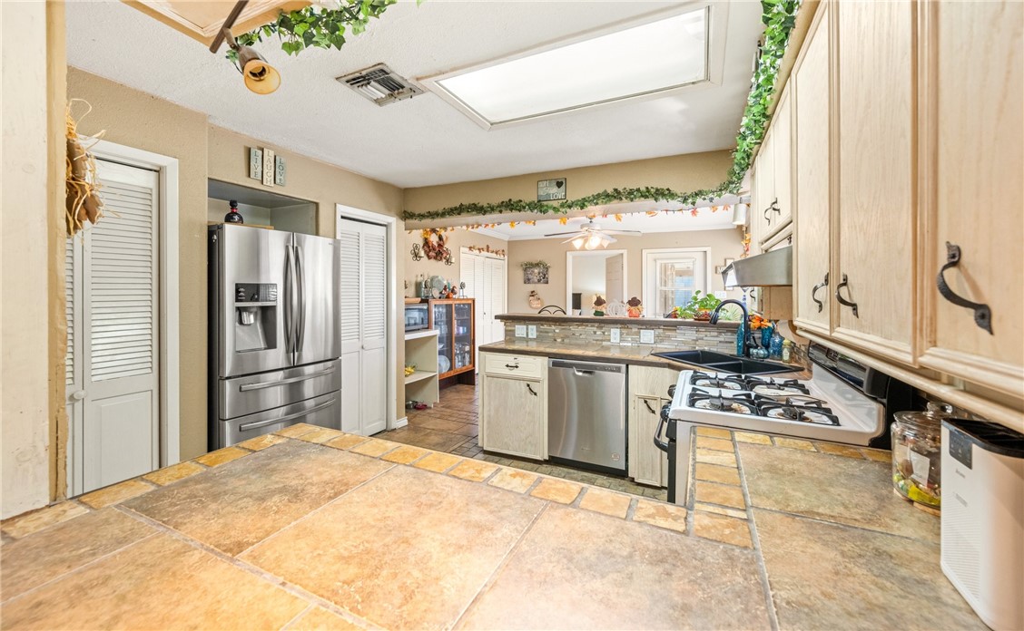 7249 Wooldridge Road Corpus Christi, TX 78414 - Photo 7 of 24