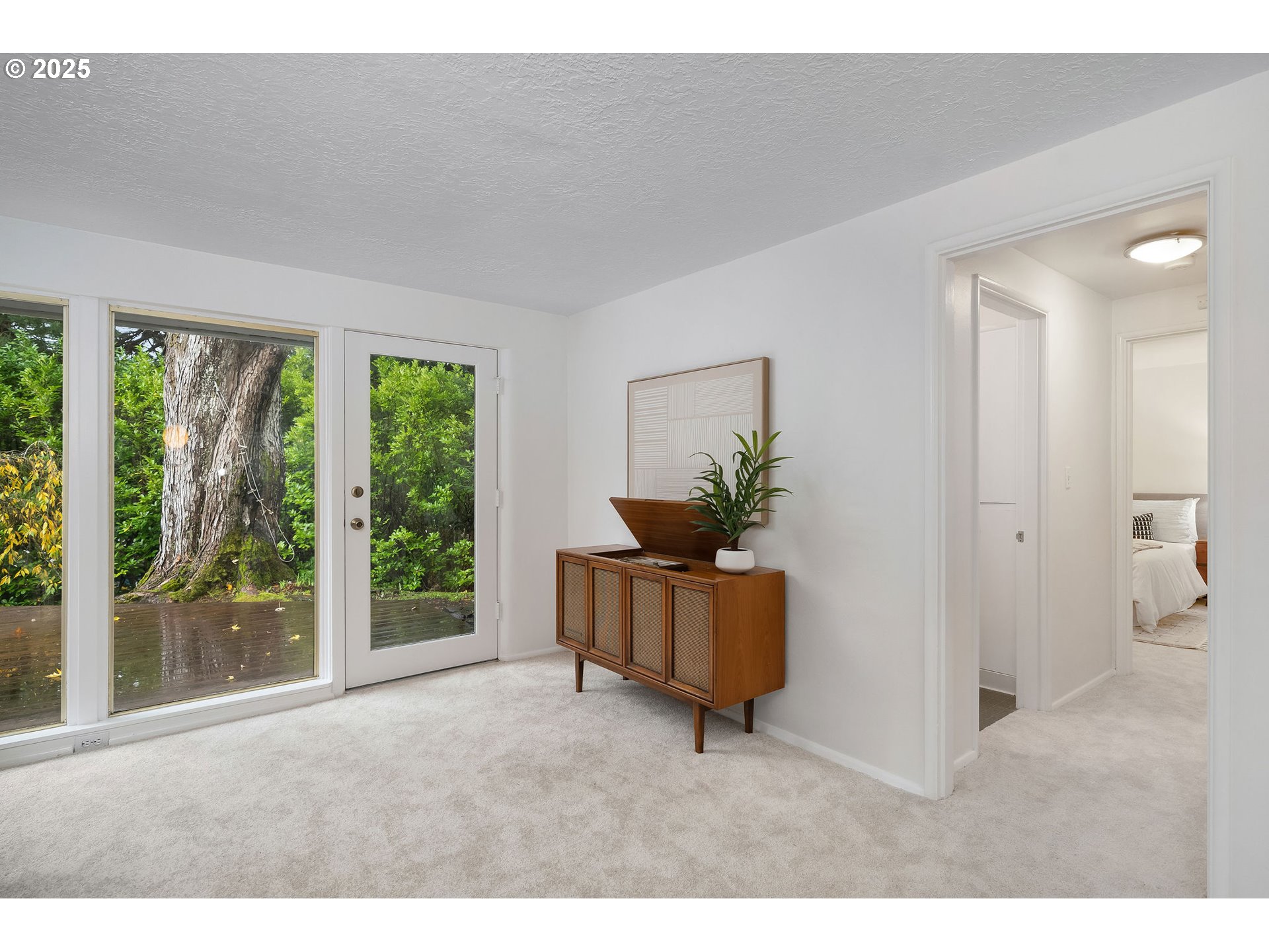 2818 Southwest Mitchell Court Portland, OR 97239 - Photo 13 of 37 Gallery Image 13